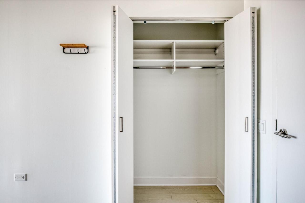 W Loop W Gym Pool Coworking Nr Uic Chi-435