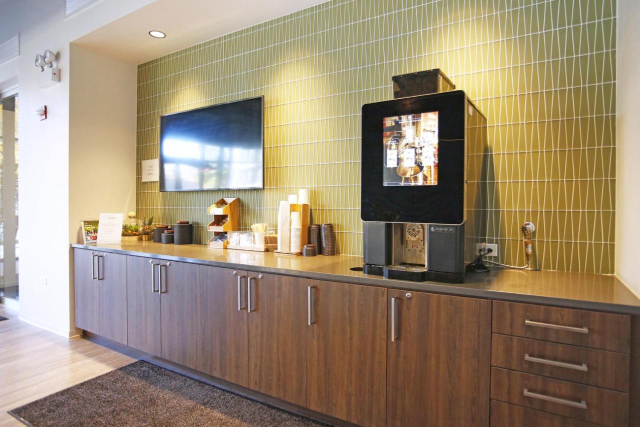 Medical District 1br W Wd Gym Nr Hospitals Chi-720 Chicago