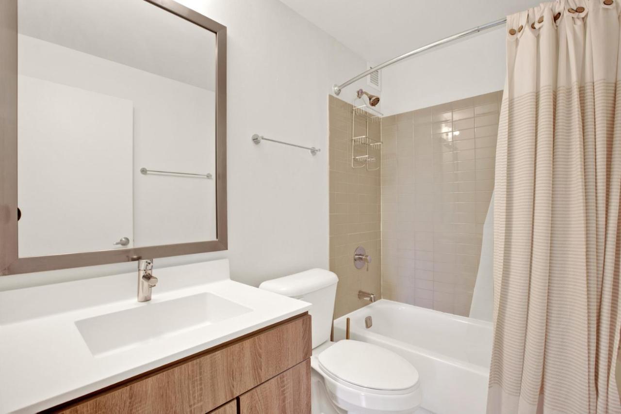 Medical District 1br W Wd Gym Nr Hospitals Chi-720 *