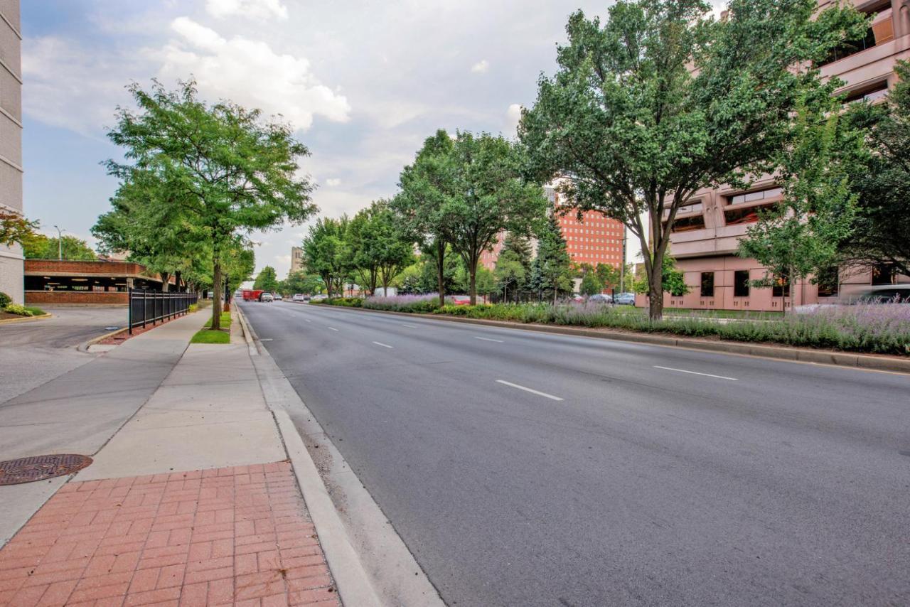 Medical District 1br W Wd Gym Nr Hospitals Chi-720 Apartment