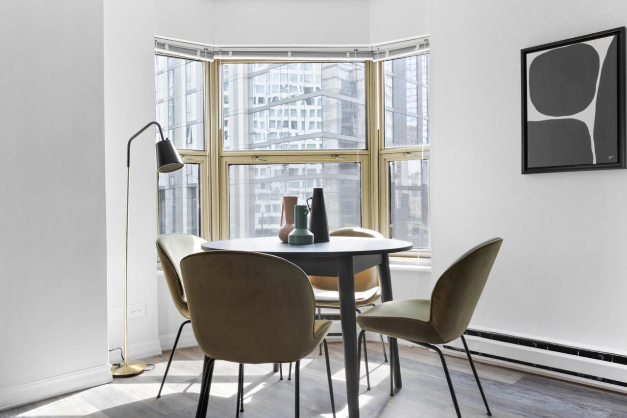 Gold Coast 1br W Deck Gym Lounge 1 Block To L Chi-650 *