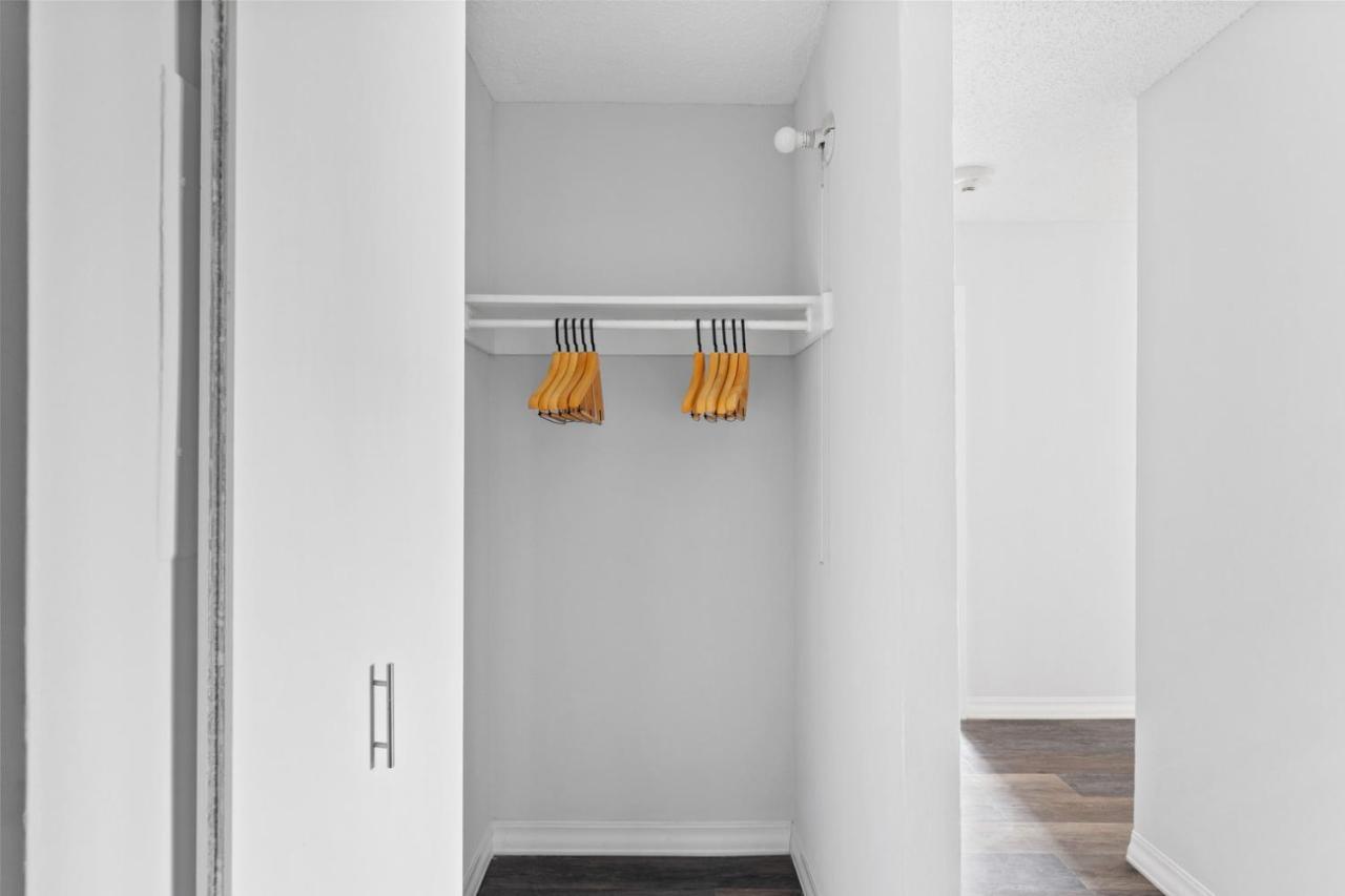 Gold Coast 1br W Deck Gym Lounge 1 Block To L Chi-650 Apartment