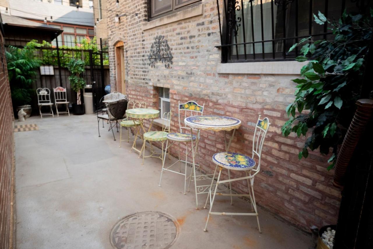 Apartment Stone Mansion Sleeps 10-20 Free Tv & Parking Chicago
