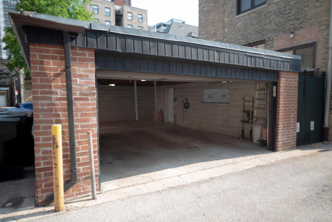 Stone Mansion Sleeps 10-20 Free Tv & Parking Apartment Chicago