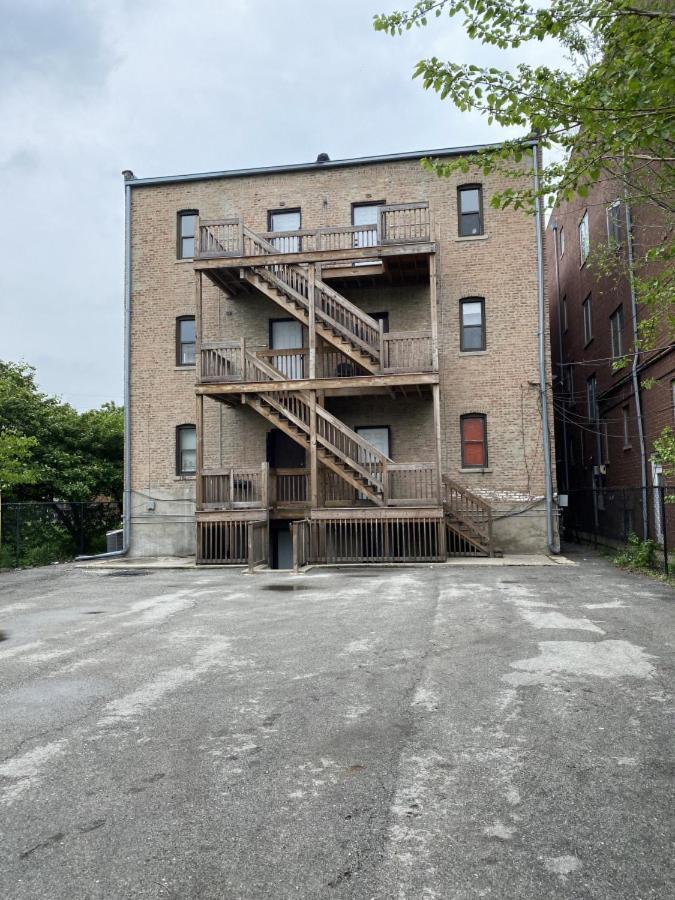 Apartment Modern 3 Bedroom Close To Downtown