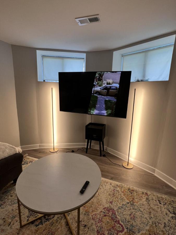 Modern 3 Bedroom Close To Downtown * Chicago