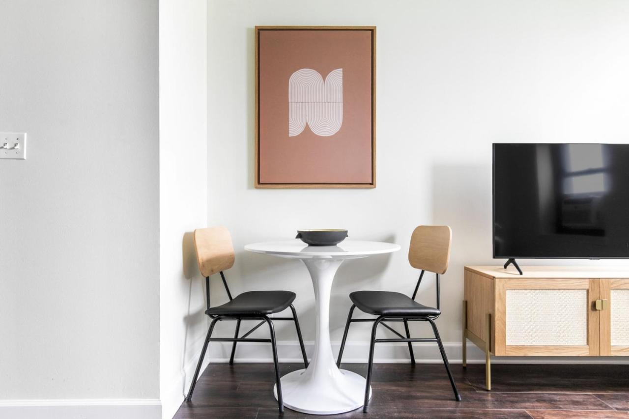 Gold Coast 1br W Doorman Gym 2 Blocks To L Chi-549 Chicago