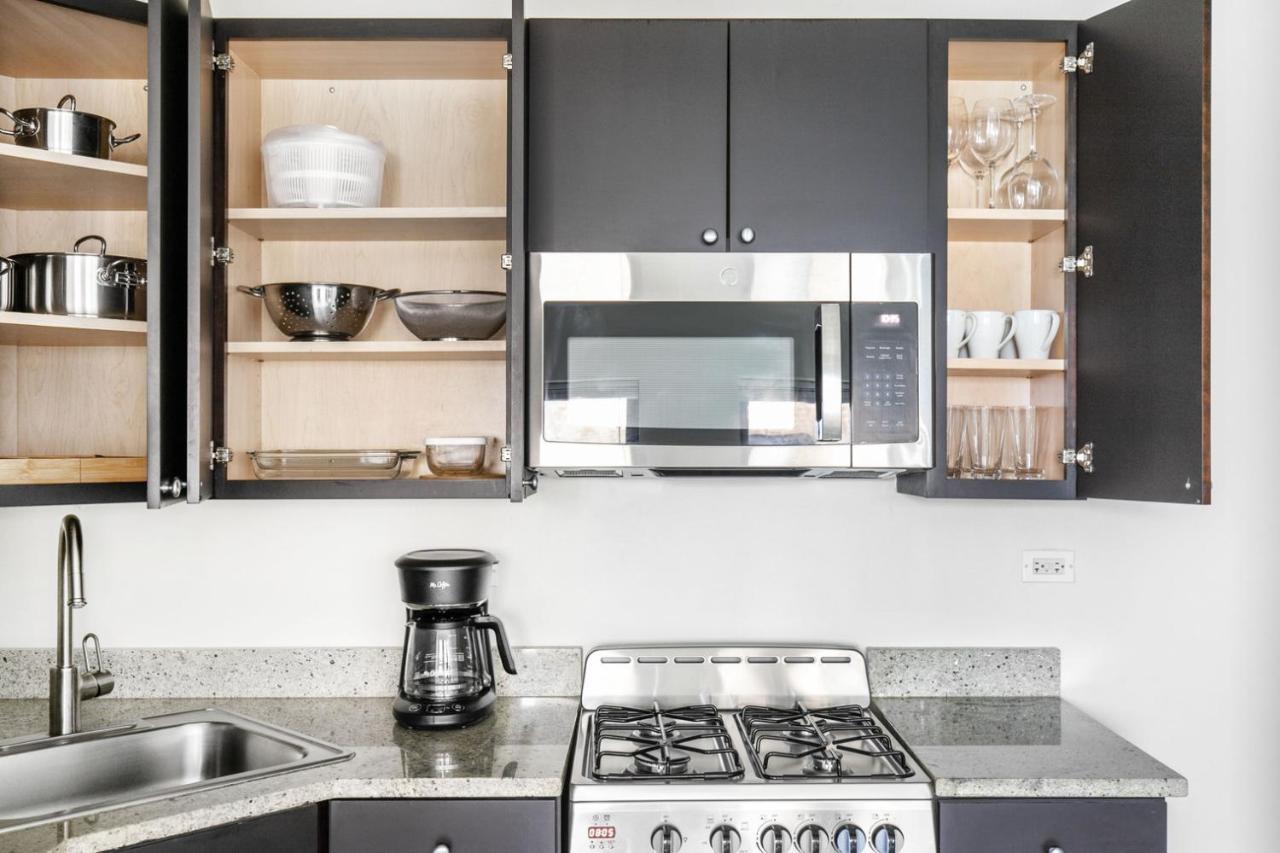 Gold Coast 1br W Doorman Gym 2 Blocks To L Chi-549 Apartment *