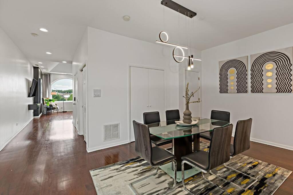 The Penthouse, Lux Near Downtown, Uofc & Apartamento *