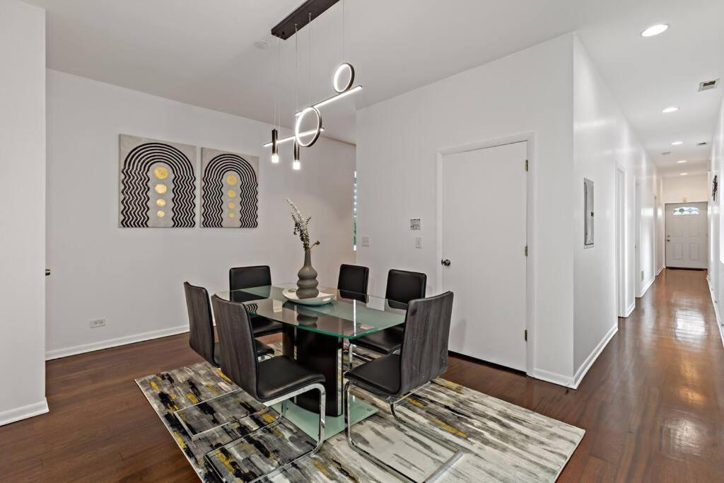 The Penthouse, Lux Near Downtown, Uofc & Apartamento