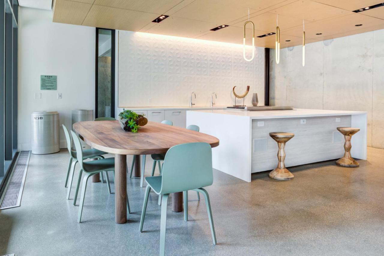 W Loop Studio W Pool Gym Lounge Nr L Chi-749