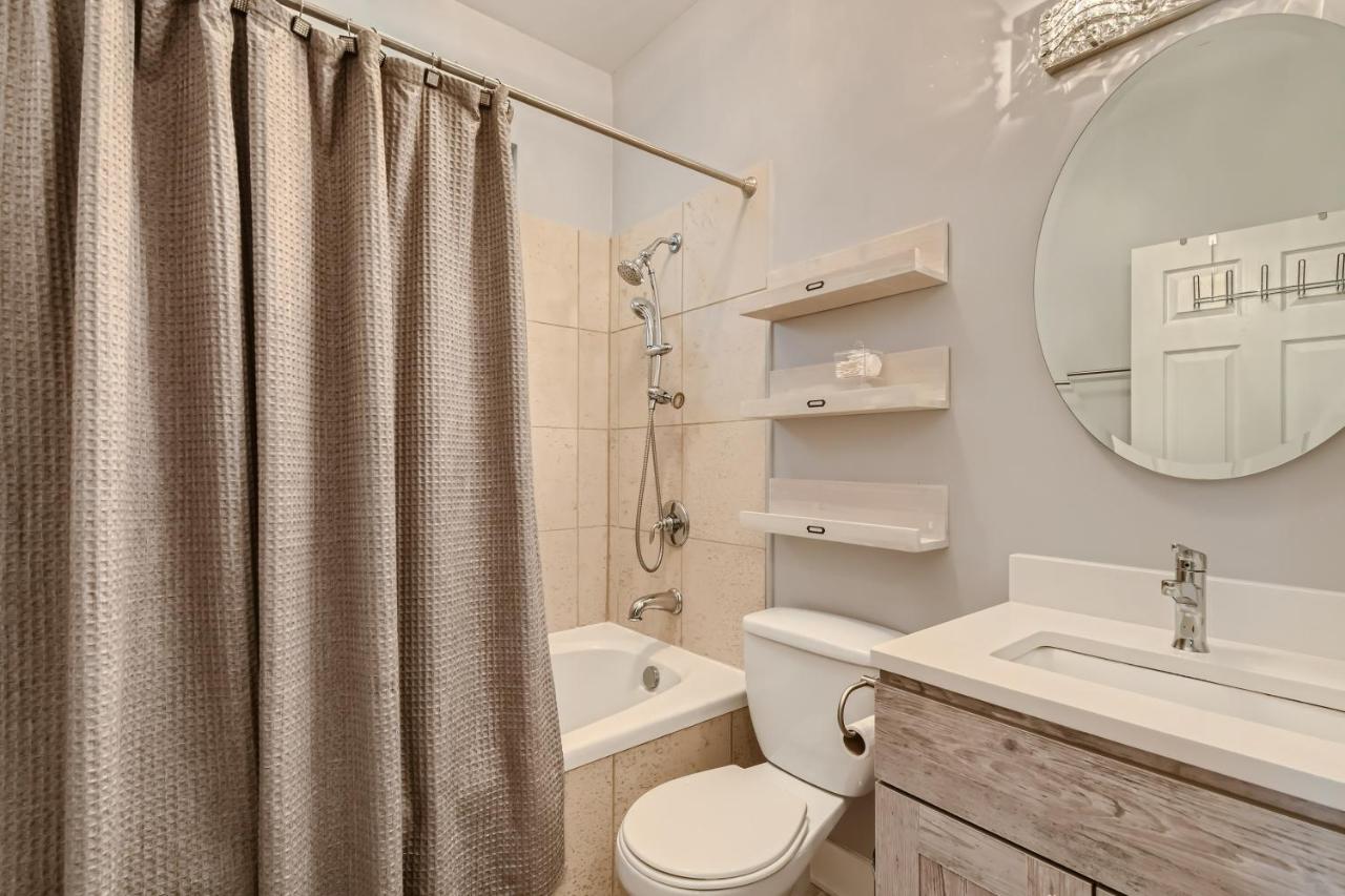 University Of - 1 Bed / 2 Bath W/parking Space *