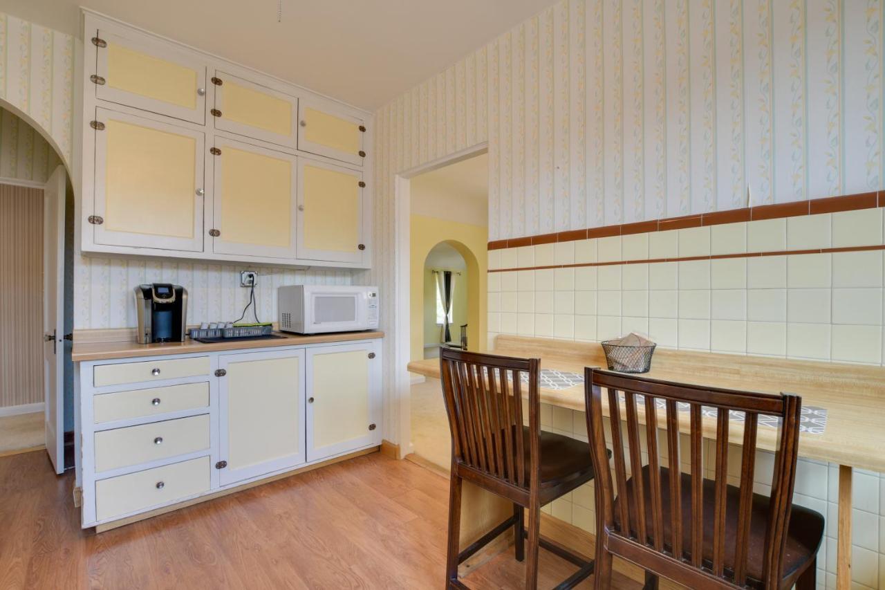 Chic Getaway With Fireplace! Chicago