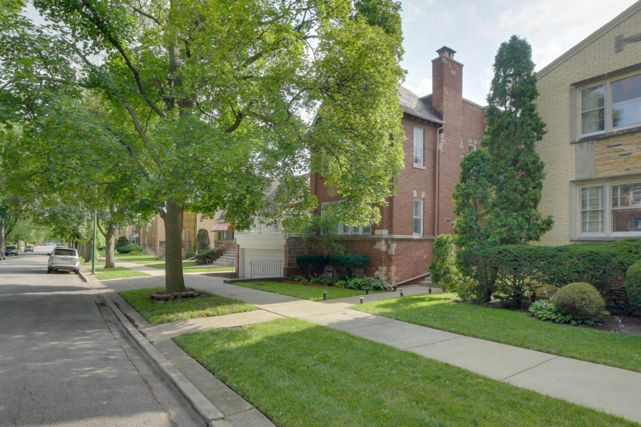 Chic Getaway With Fireplace! Chicago