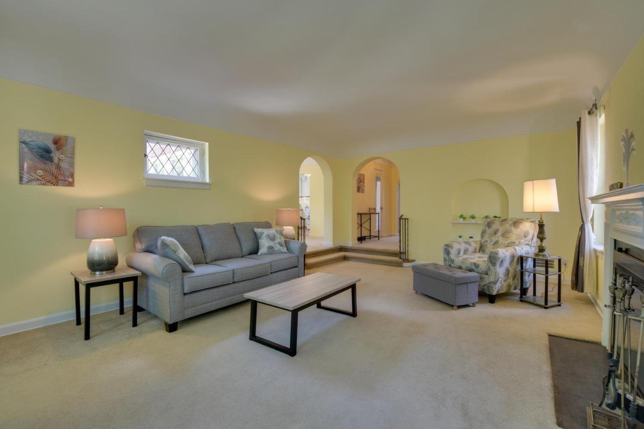 Apartment Chic Getaway With Fireplace! *