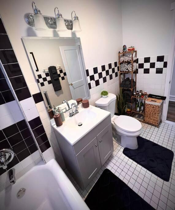 Modern Vintage 2br Walkable To Dining & Lakefront *