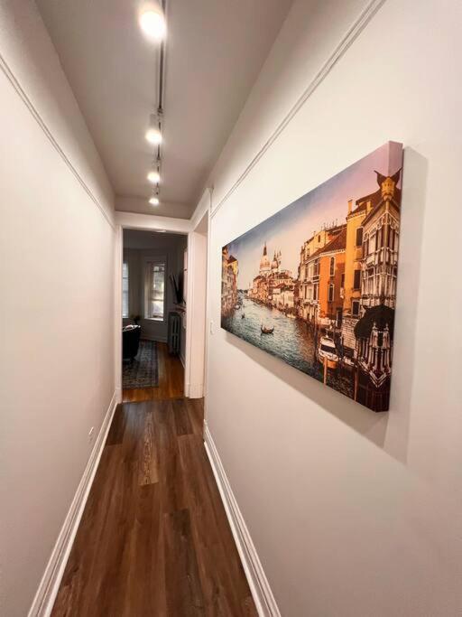 Modern Vintage 2br Walkable To Dining & Lakefront Apartment *