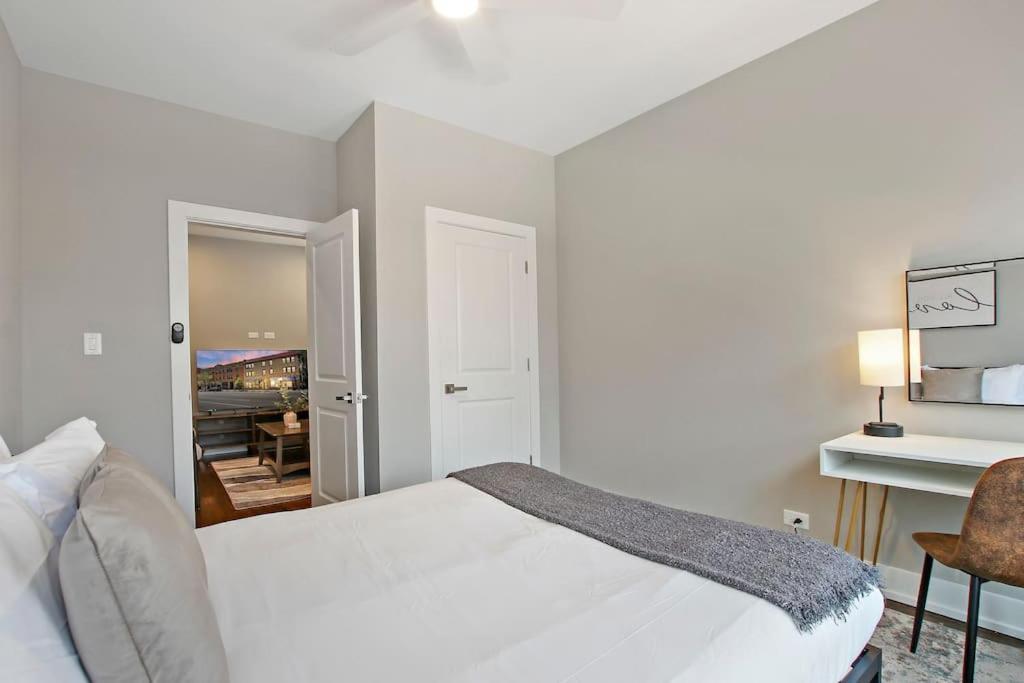 3br Spacious With In-unit Laundry - Kedzie 3f Appartement *