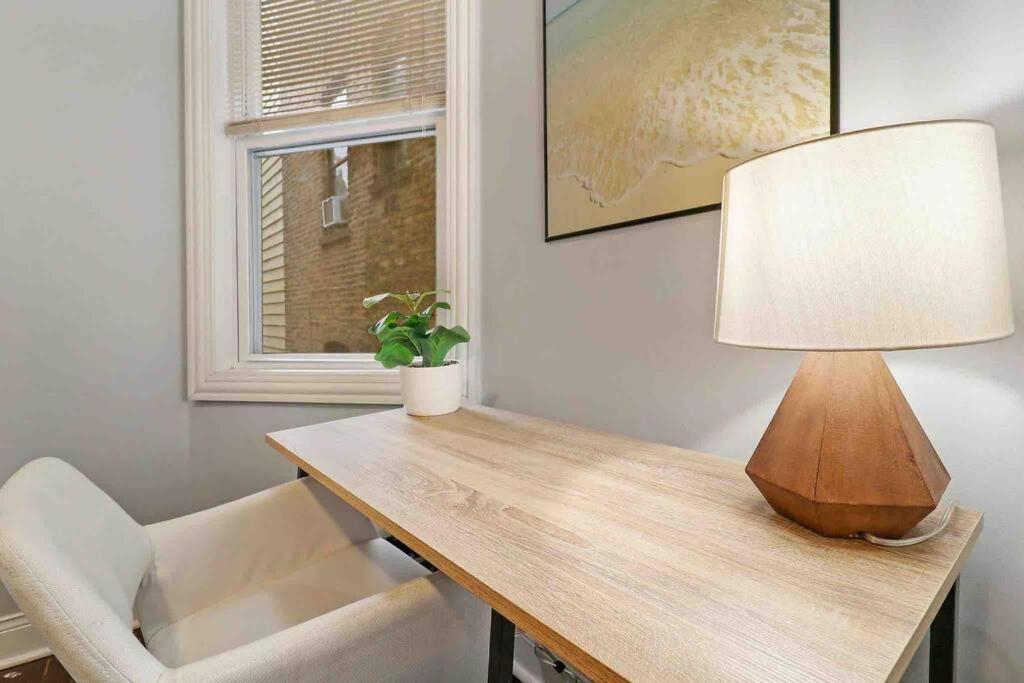 Live The Dream In Wrigleyville's 3br Gem Apartamento Chicago