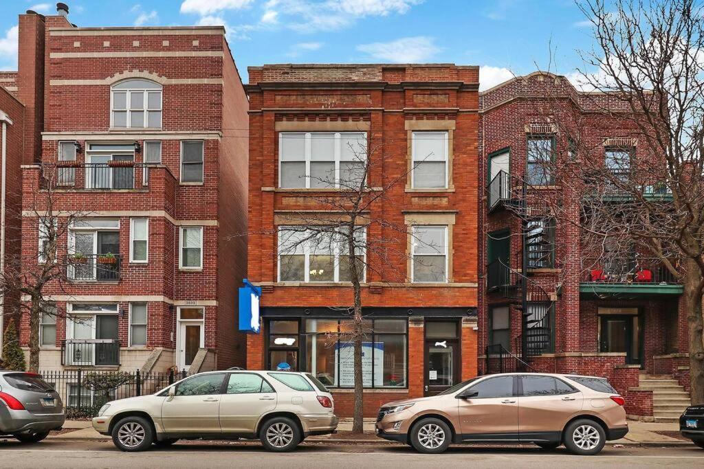 Live The Dream In Wrigleyville's 3br Gem Apartamento