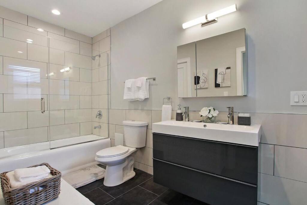 Great Location! 15 Min From Dt -historic Hyde Park Apartamento