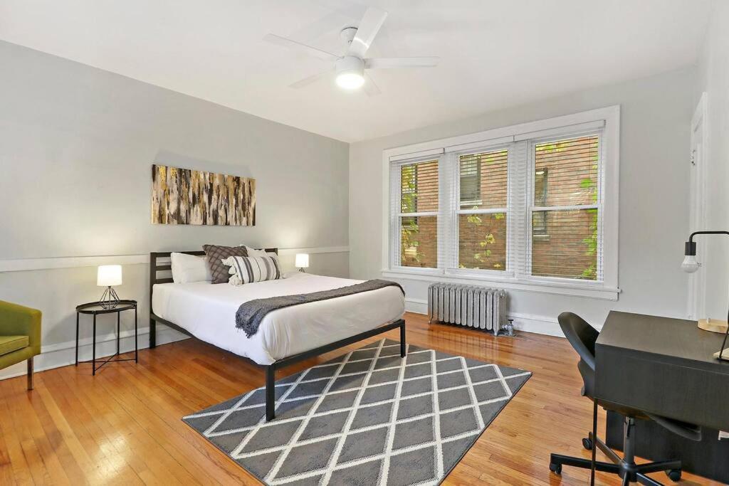 Spacious 4br Apt In Historic Hyde Park Near Beach Appartement