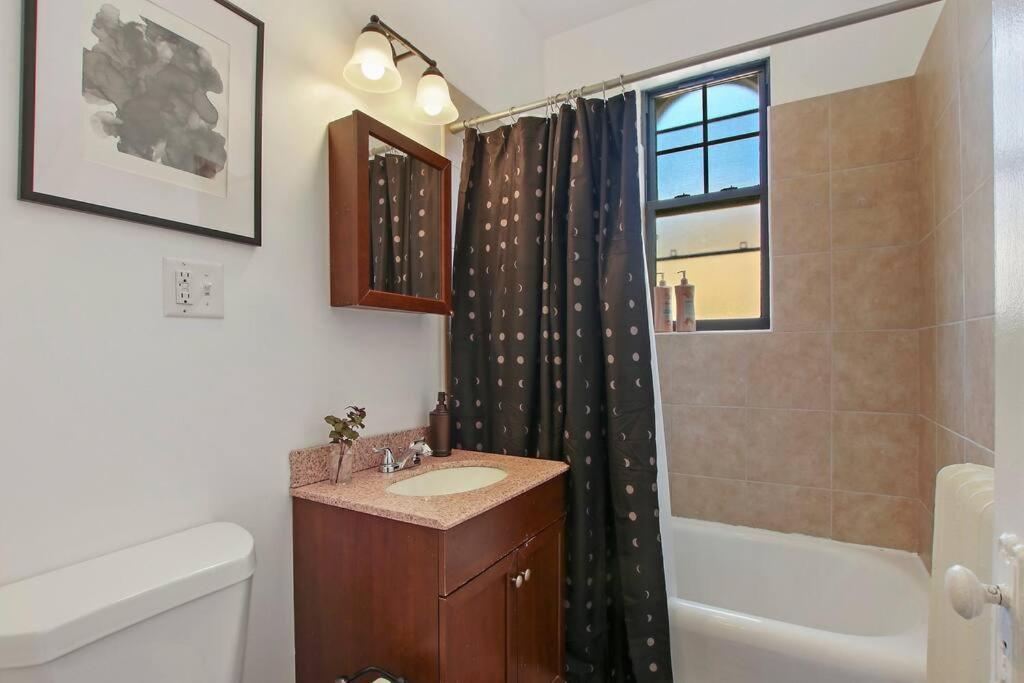 Enchanting 1-bedroom Lakeview - Belmont F6 Appartement