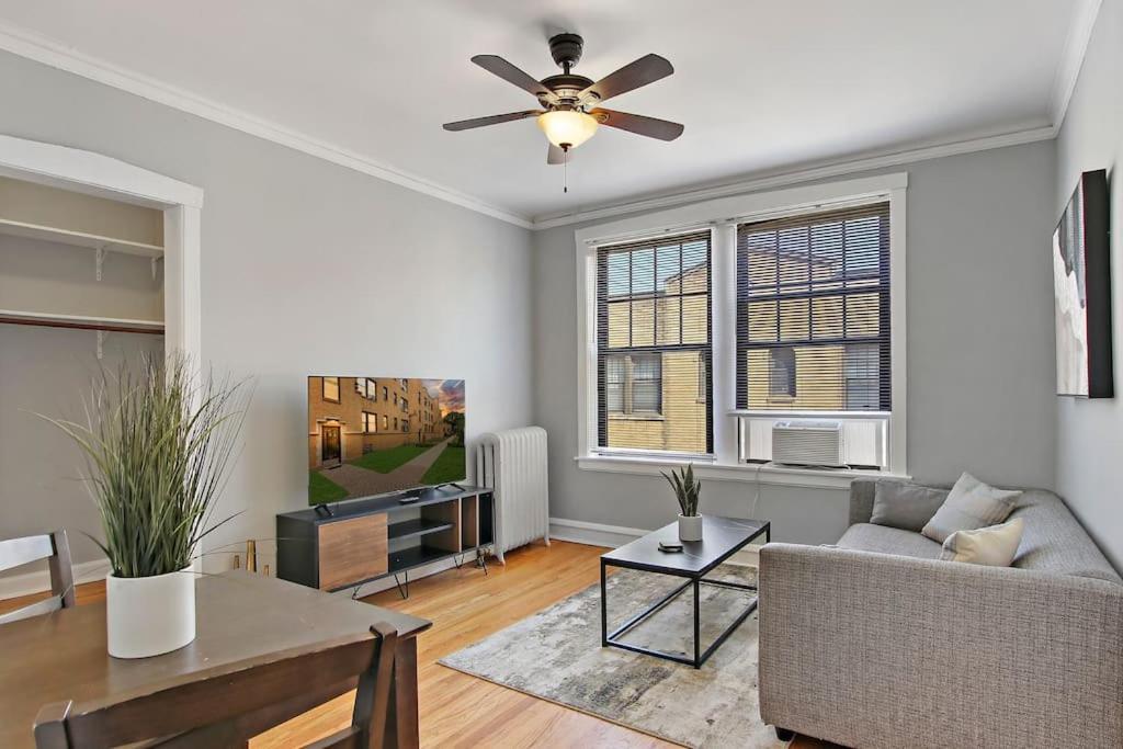 Enchanting 1-bedroom Lakeview - Belmont F6 Appartement
