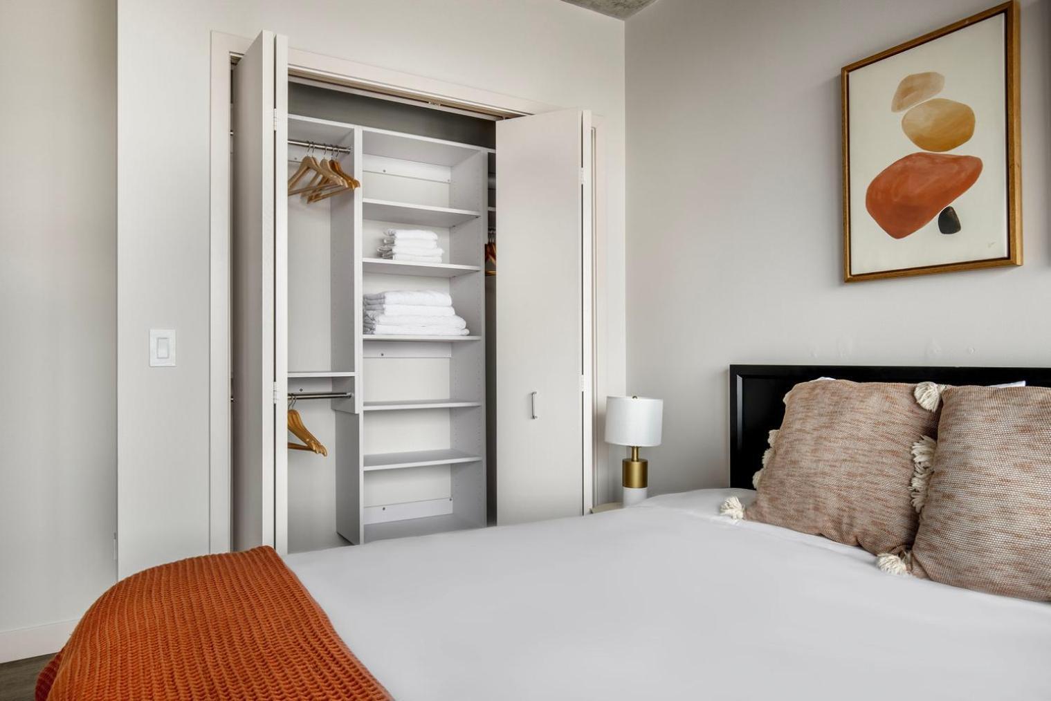 Lakeview 2br W Gym Grills Nr Lakefront Trail Chi-985