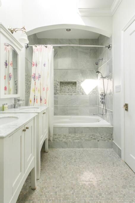 Villa Featured In Socials Luxurious Airbnbs Chicago