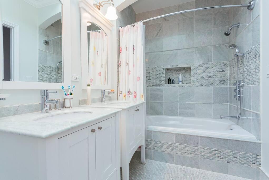 Villa Featured In Socials Luxurious Airbnbs Chicago