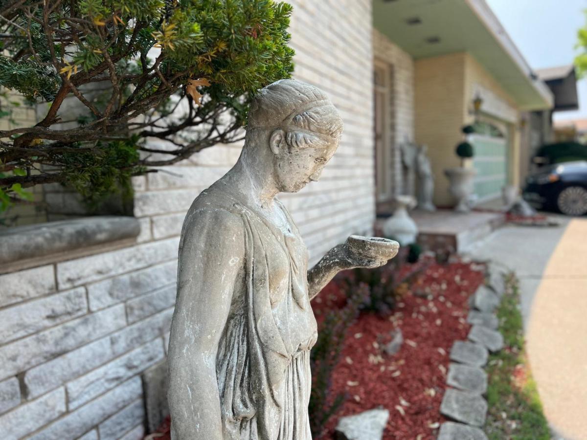 Pill Hill Mansion Hostel *