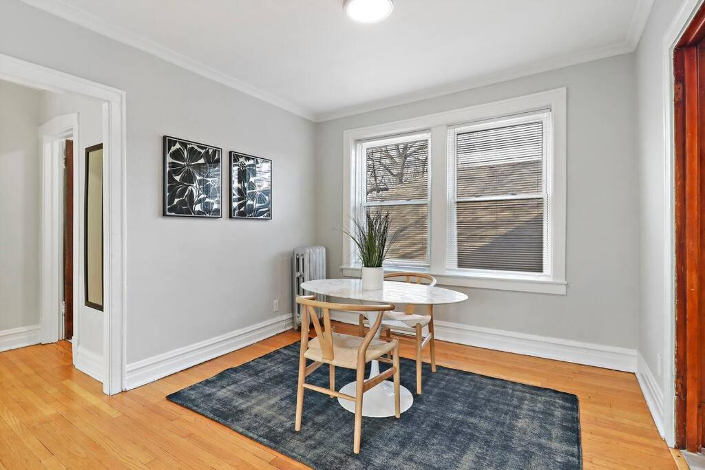 1br Airy With Wi-fi - Barry 2