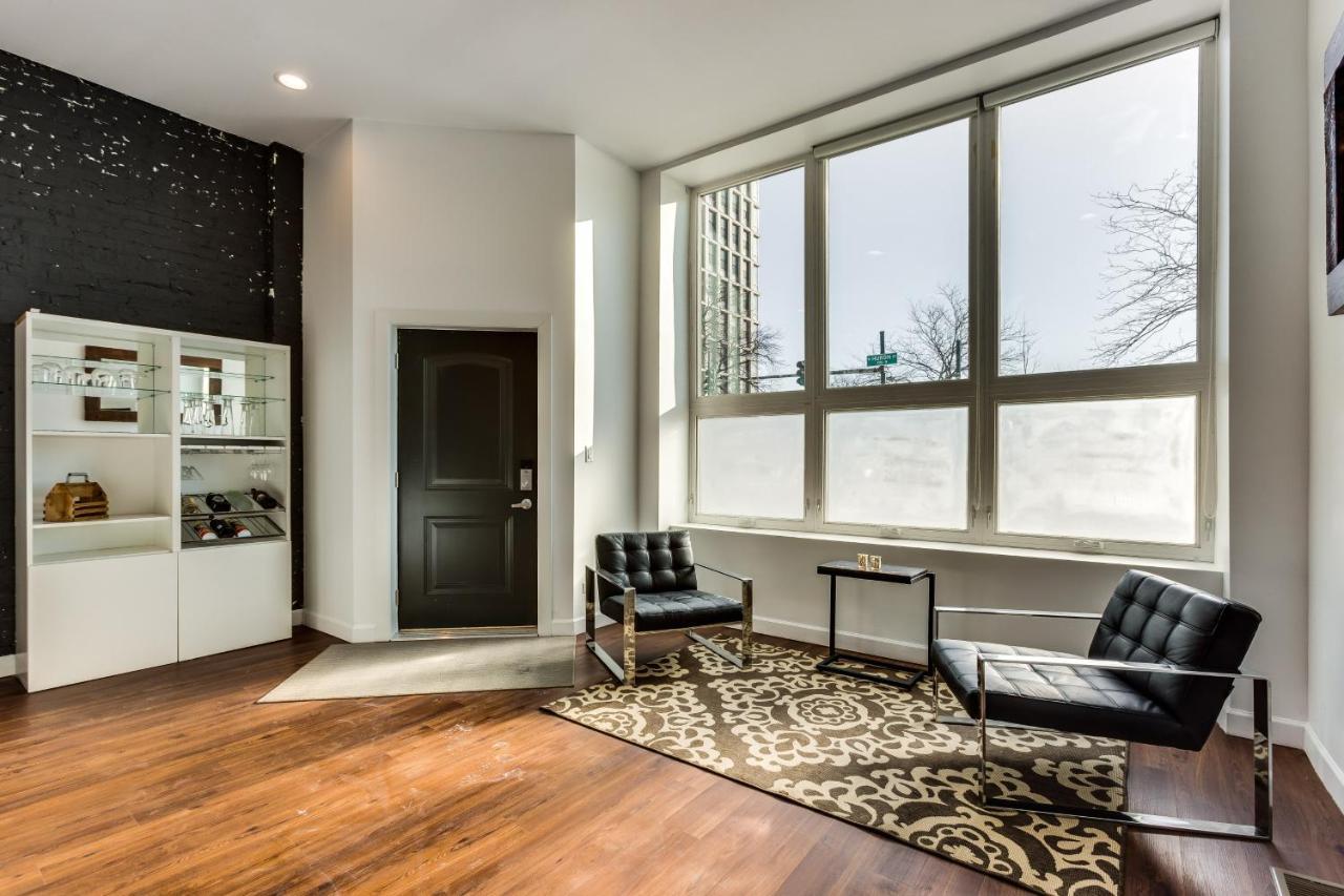 Converted Store Front Lets Live Like A Local In The Heart Of It All! Apartment *