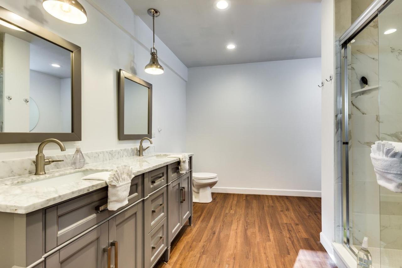 Apartment Converted Store Front Lets Live Like A Local In The Heart Of It All! *