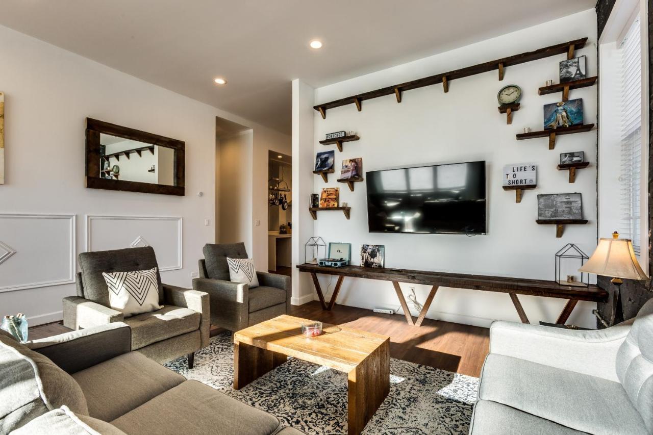 Apartment Converted Store Front Lets Live Like A Local In The Heart Of It All! *