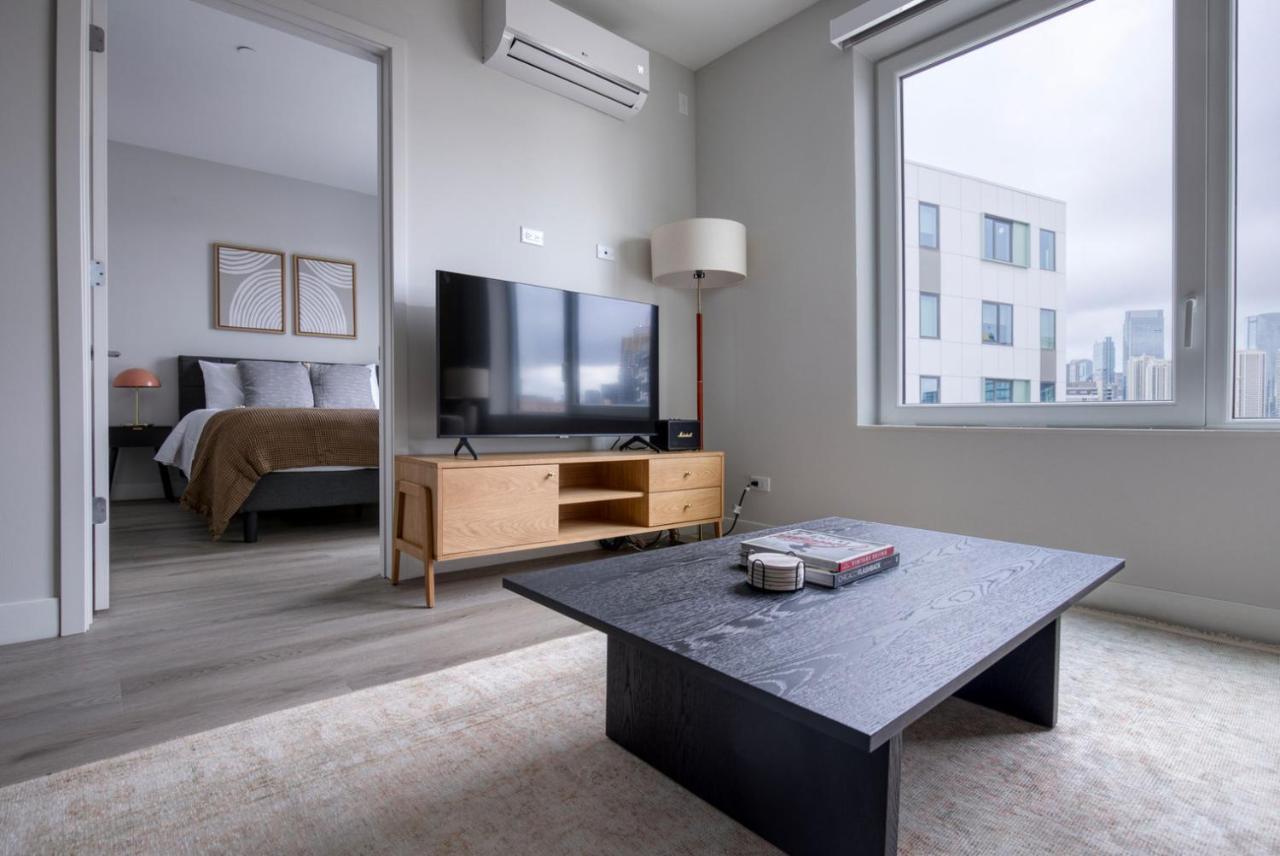 West Town 1br W Outdoor Sky Terrace Nr L Stop Chi-1026 Apartment