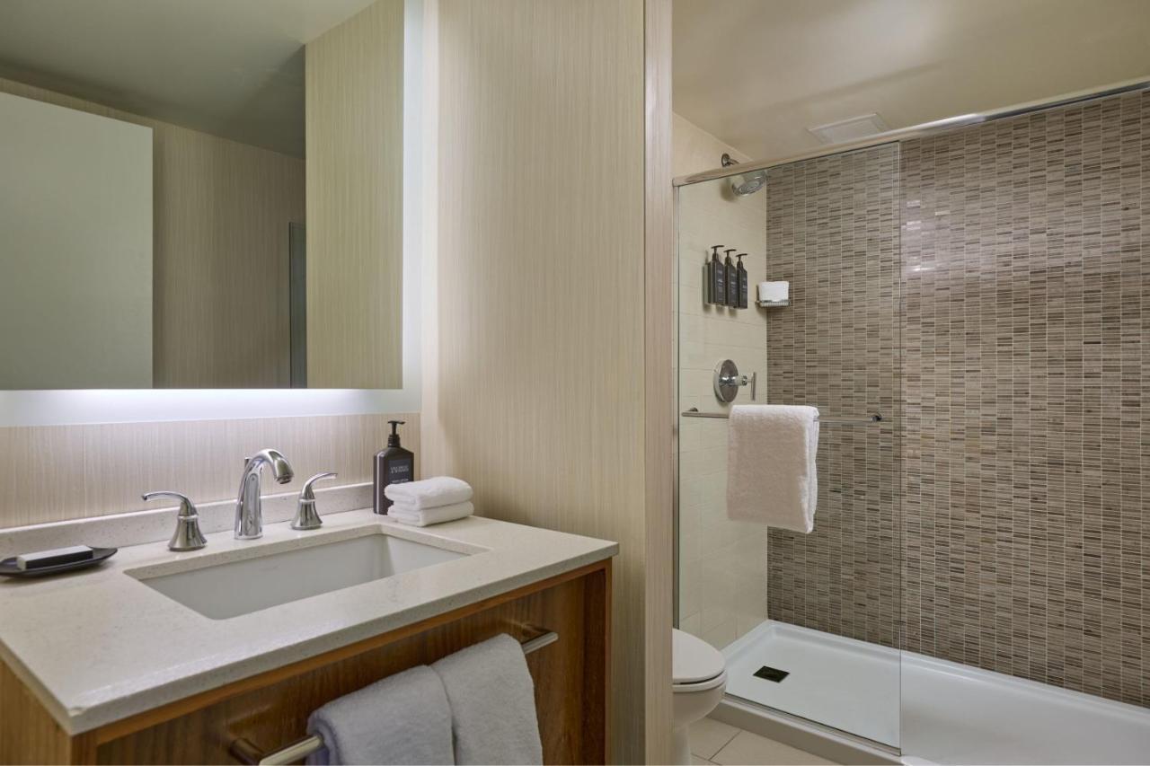 Hotel Sheraton Grand Riverwalk 4*