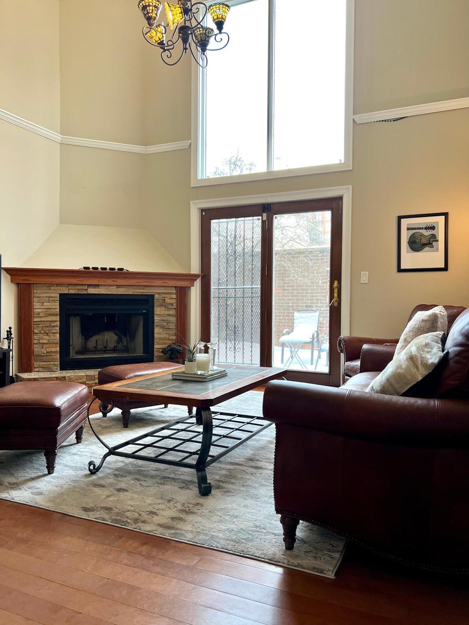 4 Bedroom In Location Parking Fireplace Back Yard Pets Welcome * Chicago