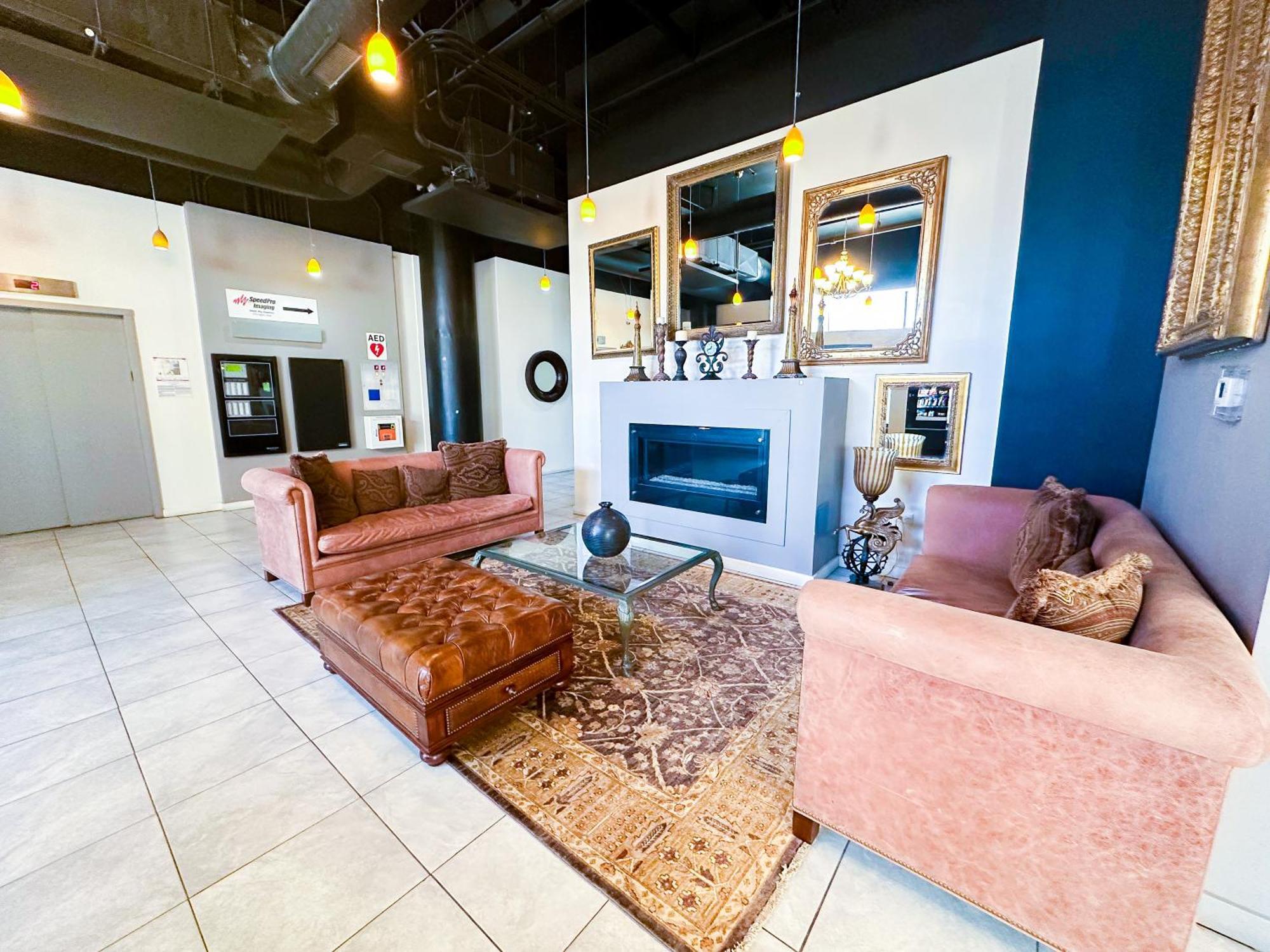 Mccormick Place Beautiful Studio Suite With Optional Parking And Gym Access Sleeps 4 Near Soldier Field And Downtown Chicago Apartment *