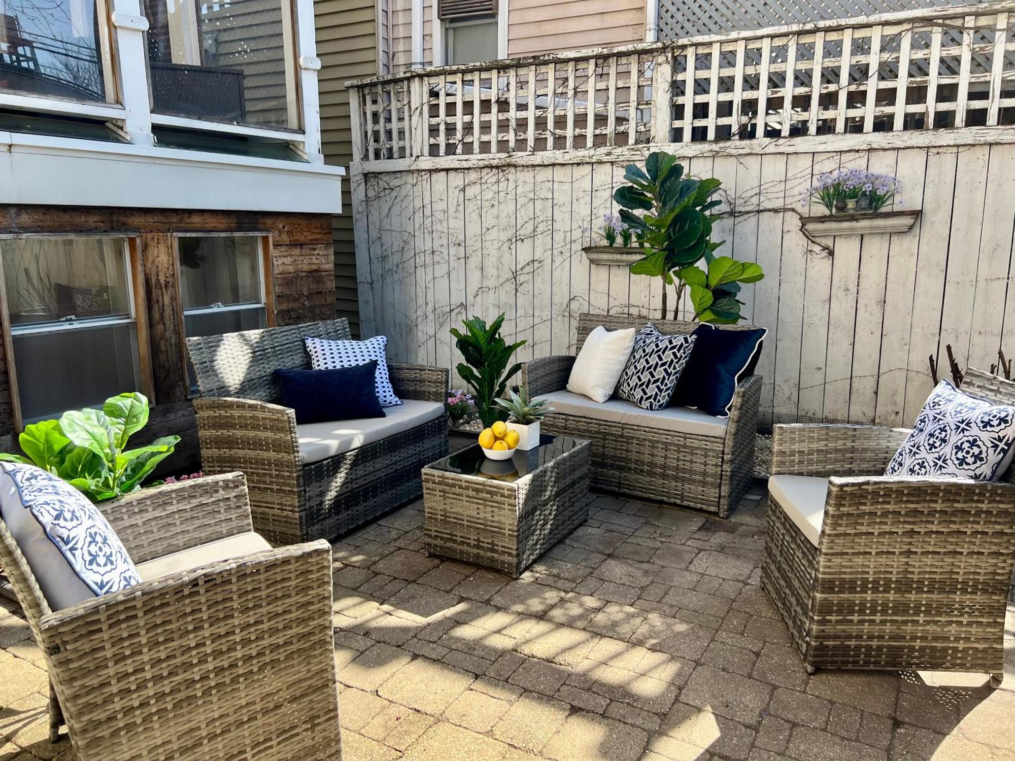 5 Bedroom Huge House In Location Parking Fireplace Back Yard *