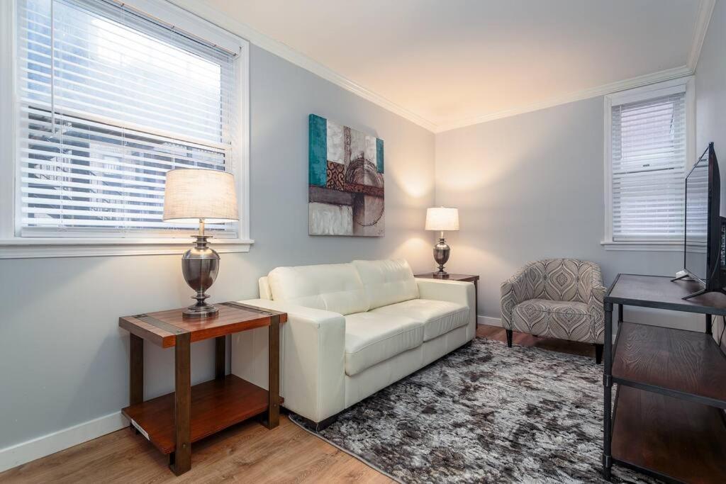 Mtm Fully Furnished In Old Town - 2 Beds Apartment Chicago