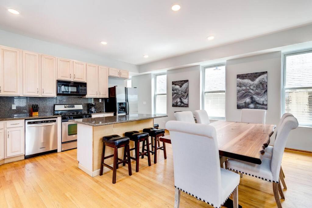 Apartment Stunning 2 Floor Penthouse Downtown Chicago