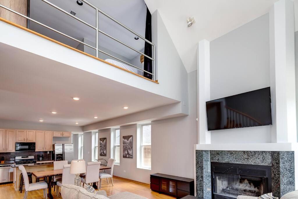 Stunning 2 Floor Penthouse Downtown Chicago