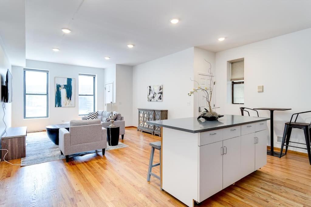 2 2 Floors In Downtown Apartment *