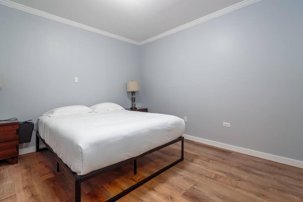 Mtm Fully Furnished In Old Town - 2 Beds Apartment *