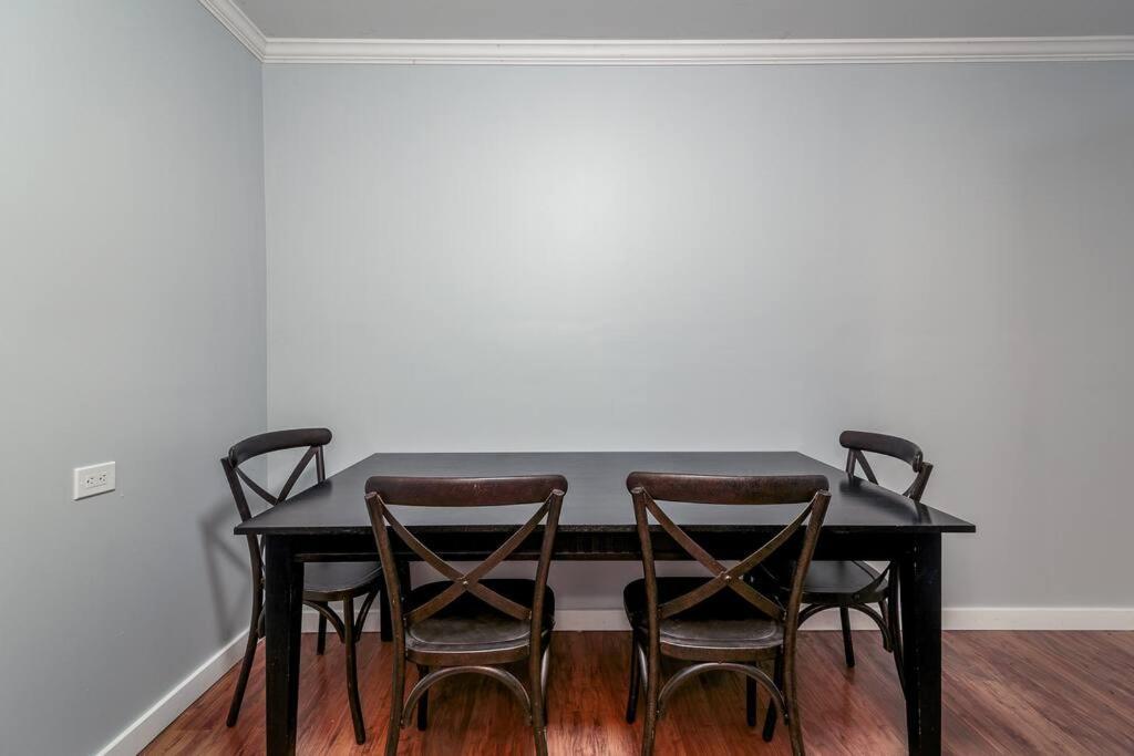 Apartment Mtm Fully Furnished In Old Town - 2 Beds