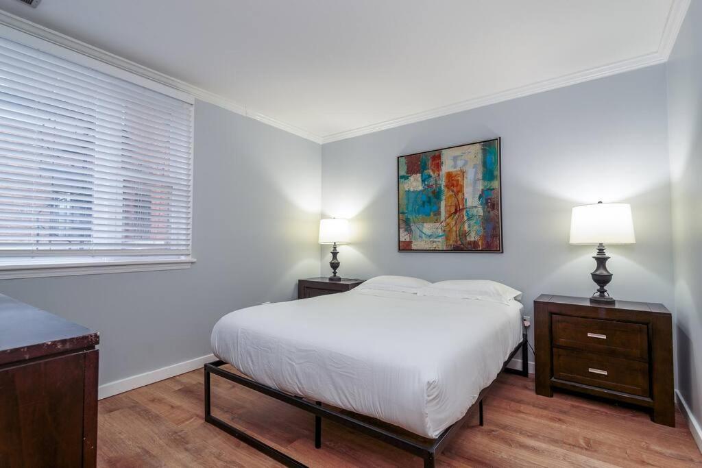 Mtm Fully Furnished In Old Town - 2 Beds Apartment Chicago
