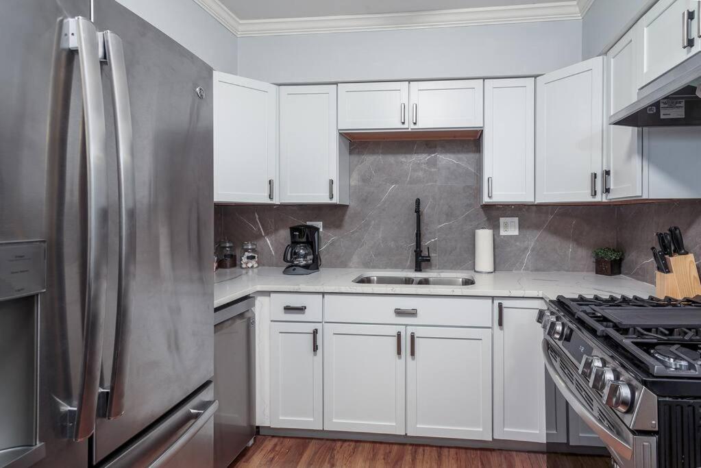 Apartment Mtm Fully Furnished In Old Town - 2 Beds Chicago