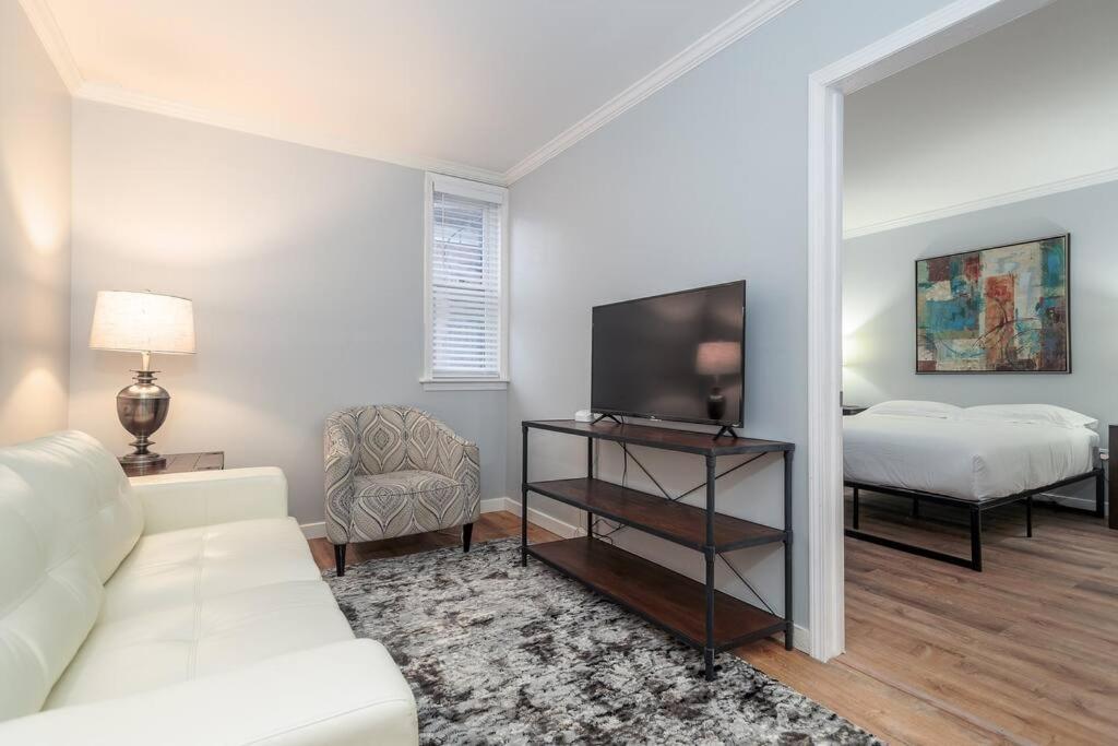 Mtm Fully Furnished In Old Town - 2 Beds Chicago